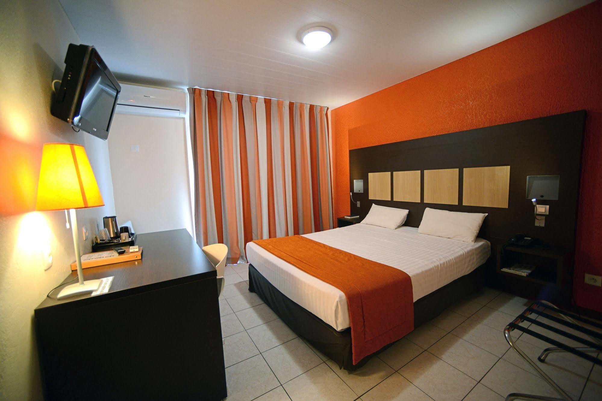 Central Hotel Каєнна Екстер'єр фото