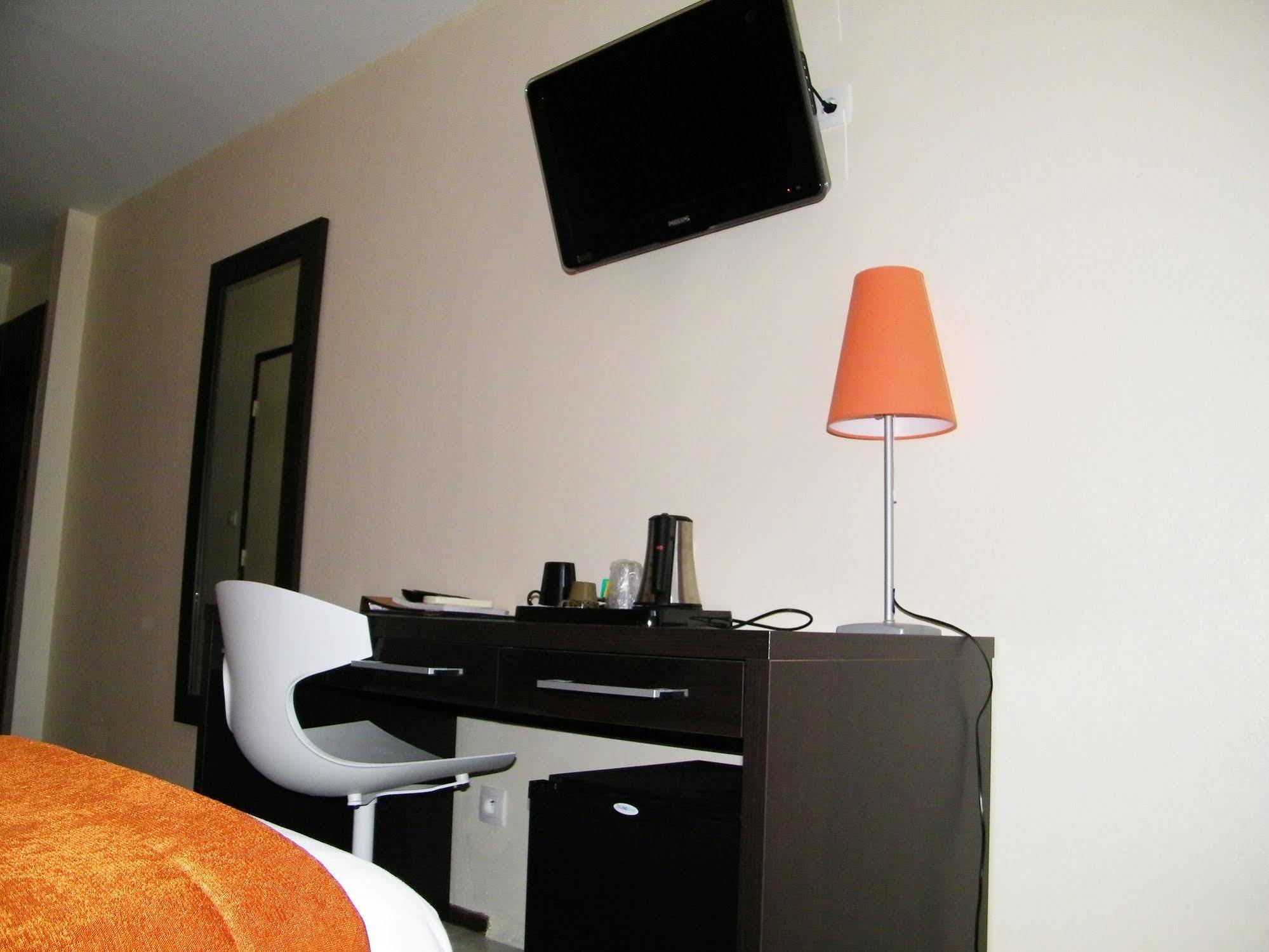 Central Hotel Каєнна Екстер'єр фото